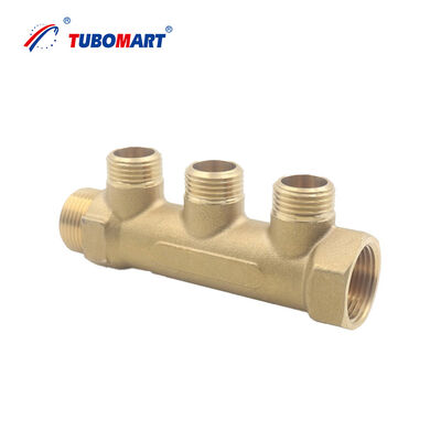 Colector Pex flexible con conexiones de latón que brinda servicio en sistemas de calefacción radiante y plomería, garantizando un funcionamiento sin fugas